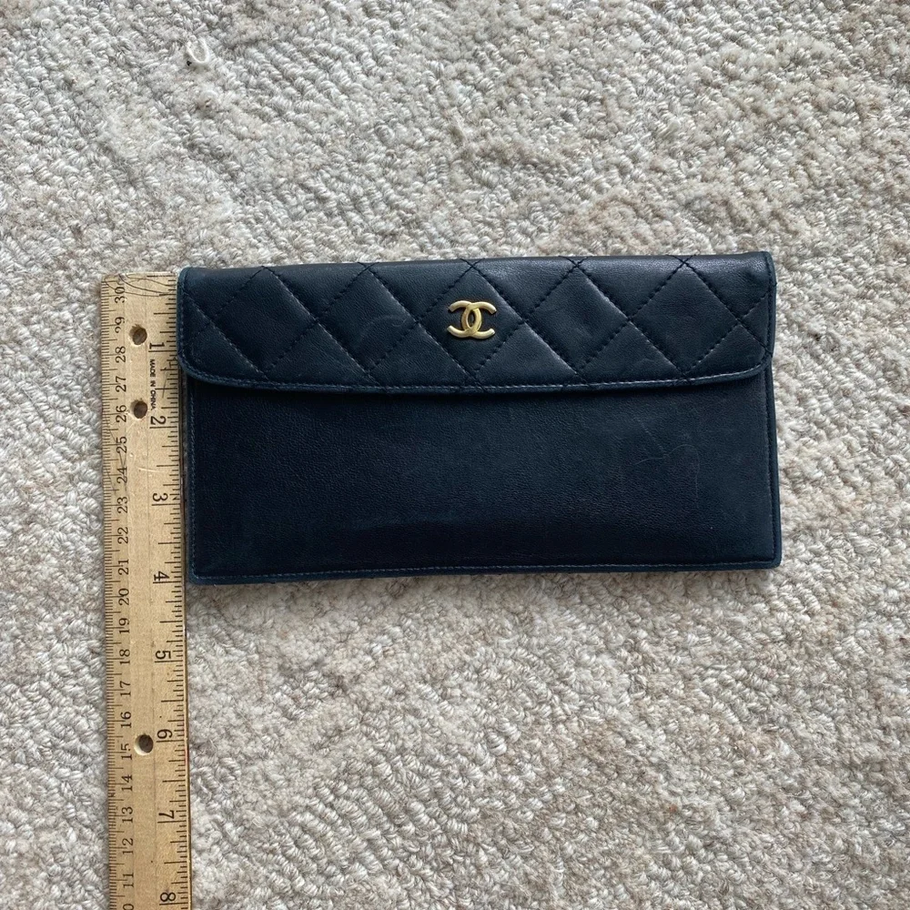 Vintage CHANEL Black Quilted Wallet with Gold Logo - Picture 2 of 16